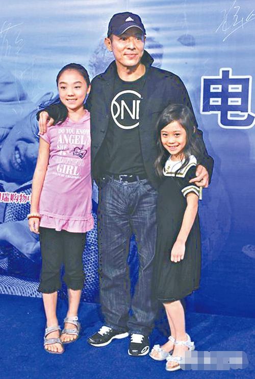 李连杰晒图炫二女儿