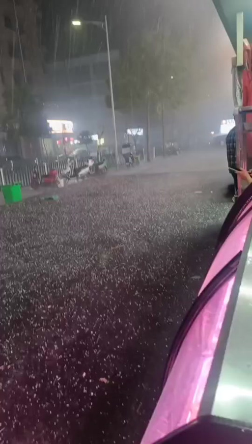 贵州一地突降冰雹