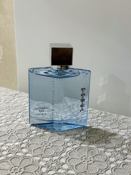 买52瓶香水包装为假