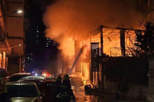 在建工地起火2死1伤